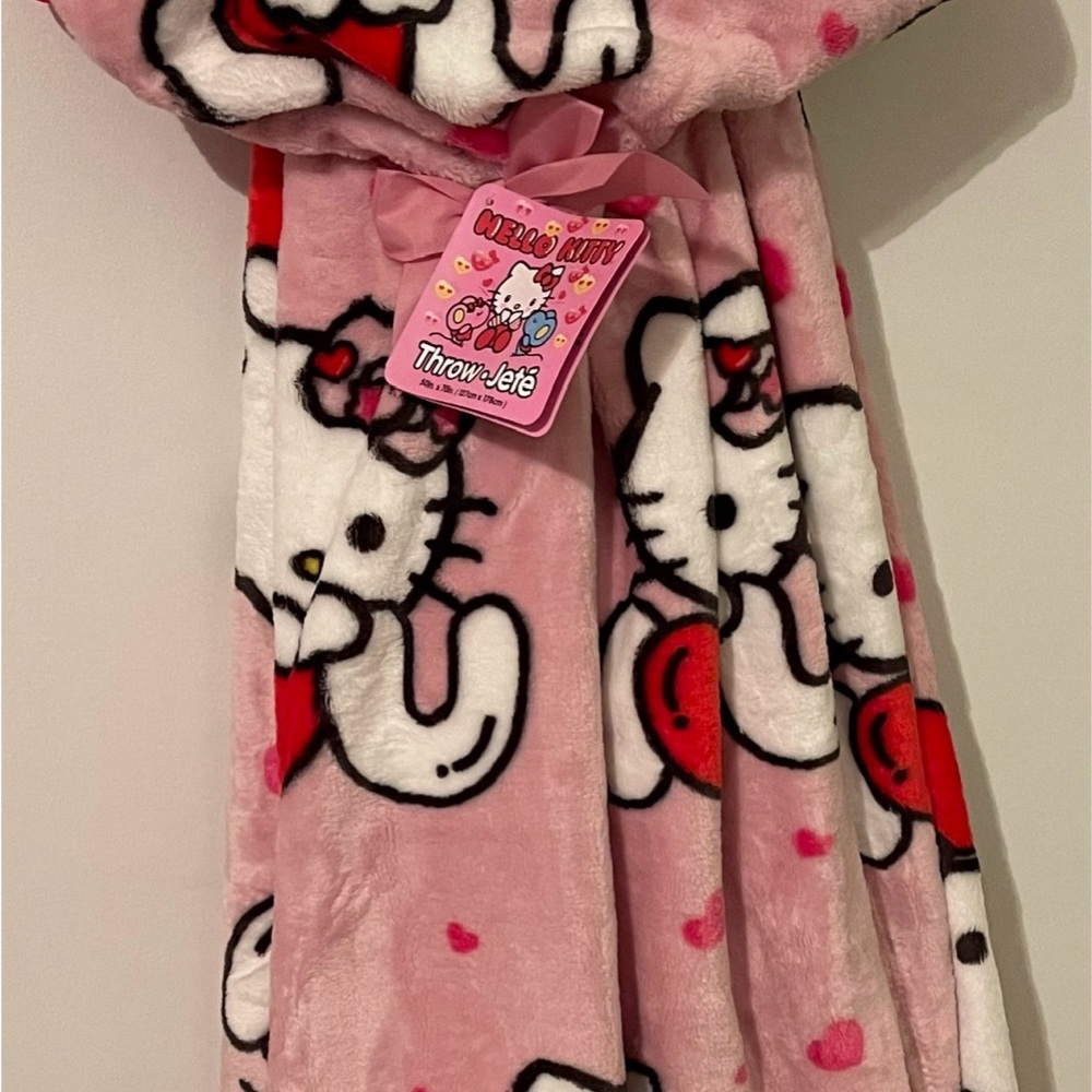 Hello Kitty   I 🩷 U Plush Throw Blanket    NWT 50 x 70